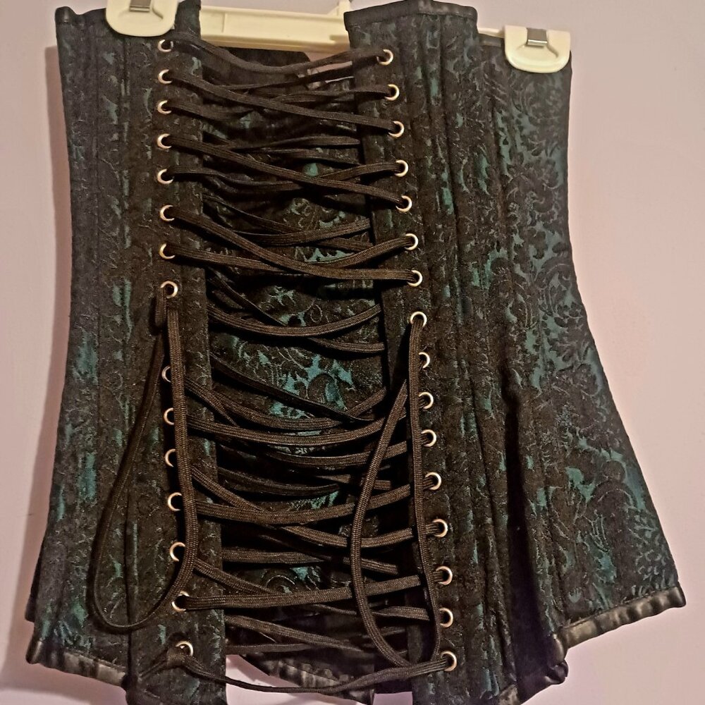Corset - Picture 2 of 4